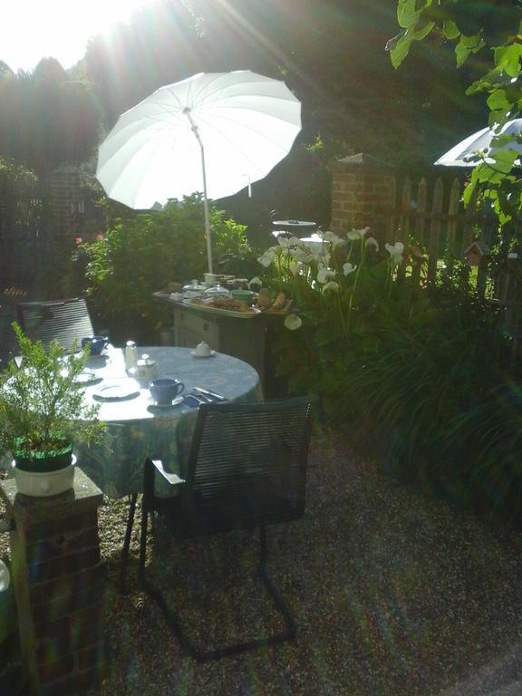 Bed and Breakfast La Maison De La Plage - La Cerisaie Онфлёр Экстерьер фото